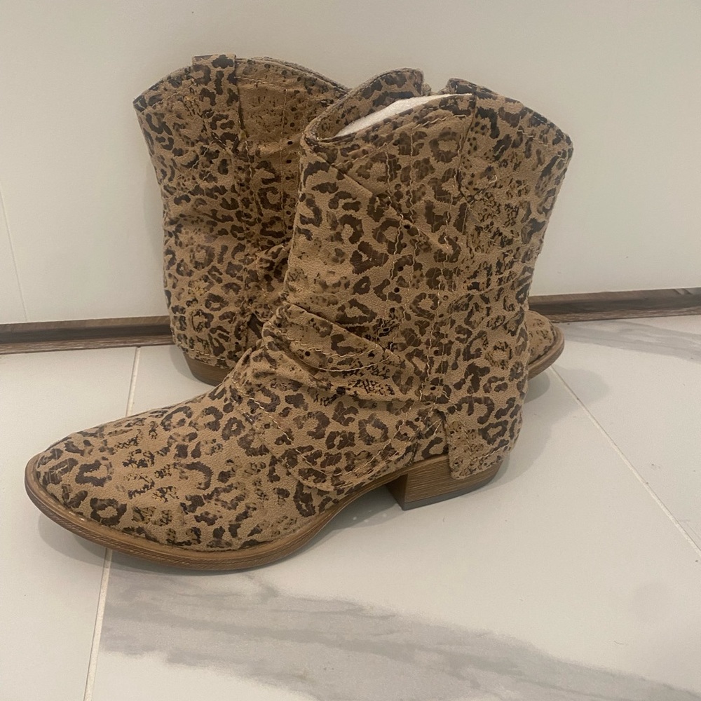 Leopard booties, Sz 8.5, never worn